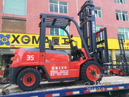 3.5 Ton Diesel Forklift Truck With Roomy Comfortable Cab 20km/H Max Driving Speed